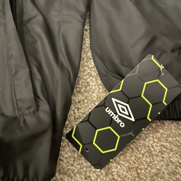 Umbro Lightweight Jacket - Picture 4 of 5